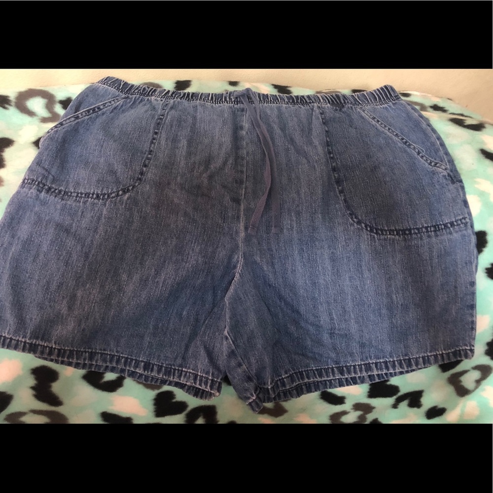 Women’s denim shorts, size XL (16-18)